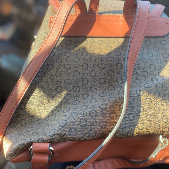 Guess backpack - Picture 3 of 3